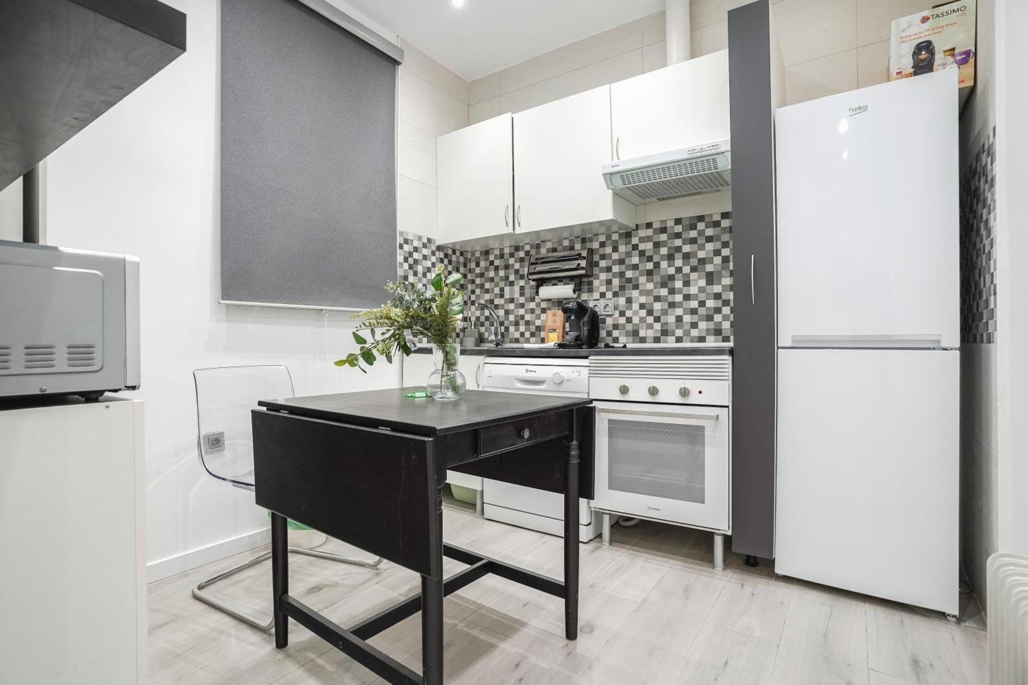 Cozy Apartment-1bedroom 1bath-chamberi *